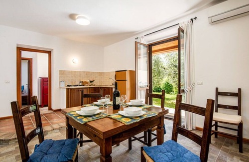 Fornole Apartment | Cosy apartment for 5 guests with A/C, WIFI, pool, TV and parking