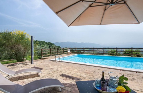 Fornole Apartment | Cosy apartment for 5 guests with A/C, WIFI, pool, TV and parking