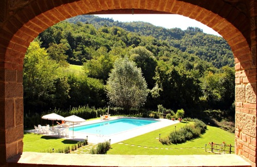 Dicomano Apartment | Cosy apartment for 5 people with WIFI, pool, TV, pets allowed and parking