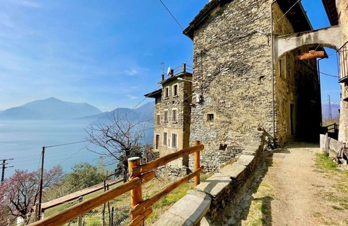 Dervio Apartment | Cosy apartment for 5 guests with WIFI, TV, balcony and pets allowed