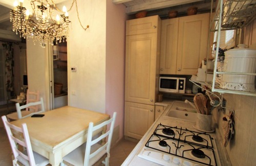 Cinque Terre Apartment | Cosy apartment for 5 people with pool, WIFI, TV and patio