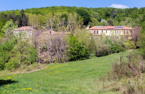 Albisola Superiore Apartment | Cosy apartment for 5 people with WIFI, TV, patio, pets allowed and panoramic view