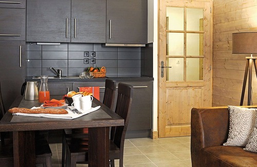 Les Gets Apartment | Cosy apartment for 6 people with pool, WIFI, TV, terrace and pets allowed