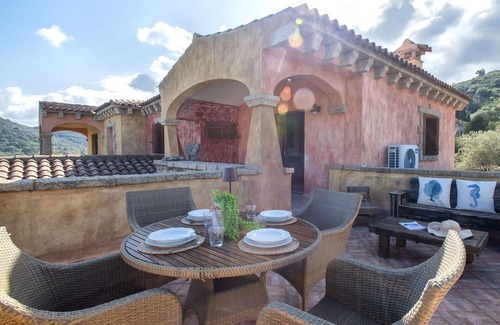Schifoni Apartment | Cosy apartment for 6 guests with A/C, WIFI, TV, patio and pets allowed