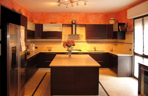 Casoli Apartment | Cosy apartment for 6 guests with WIFI, pool, hot tub, TV, patio and parking