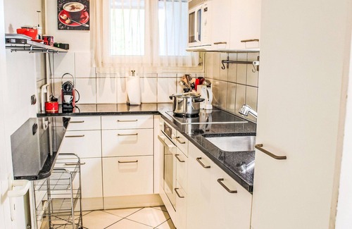 Davos-Dorf Apartment | Cosy apartment for 6 guests with WIFI, pool, TV and balcony