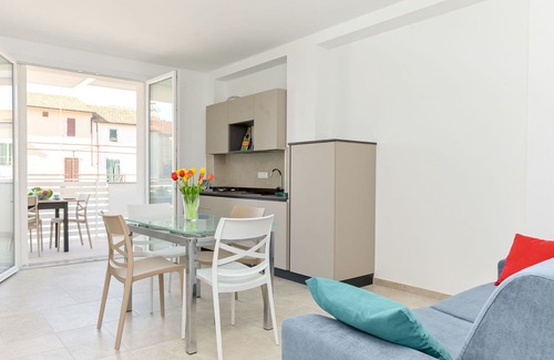 Follonica Apartment | Cosy apartment for 6 people with WIFI, A/C, TV, terrace, pets allowed and parking