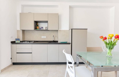 Follonica Apartment | Cosy apartment for 6 people with WIFI, A/C, TV, terrace, pets allowed and parking