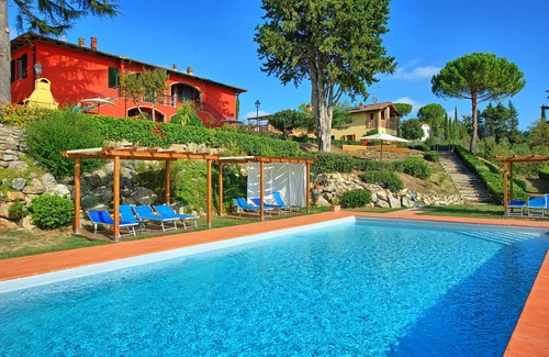 Certaldo Apartment | Cosy apartment for 6 people with pool, A/C, WIFI, TV and panoramic view, close to San Gimignano