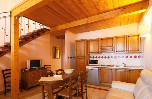 Grosseto Apartment | Cosy apartment for 6 people with pool, A/C, WIFI, TV, patio, pets allowed and parking