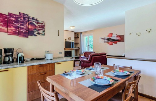 Trezzone Apartment | Cosy apartment for 6 guests with WIFI, A/C, TV, patio and panoramic view