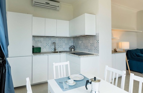 Bussana Apartment | Cosy apartment for 6 people with WIFI, A/C, TV, balcony, pets allowed and parking