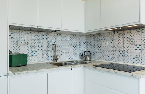 Bussana Apartment | Cosy apartment for 6 people with WIFI, A/C, TV, balcony, pets allowed and parking