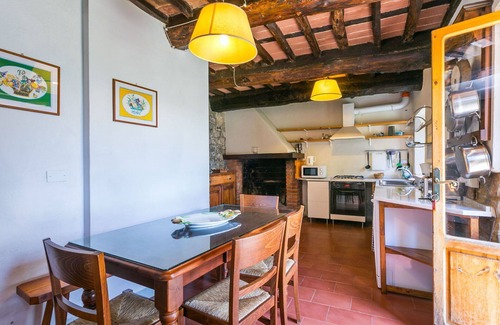Pescia Apartment | Cosy apartment for 6 people with pool, WIFI, TV, patio and pets allowed