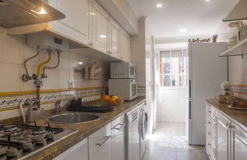 Olivais Apartment | Cosy apartment for 6 people with WIFI, TV and parking