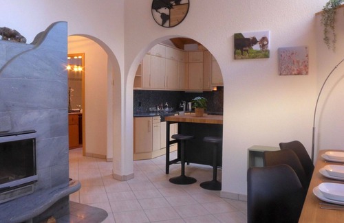 Taesch Apartment | Cosy apartment for 6 people with WIFI, TV and balcony