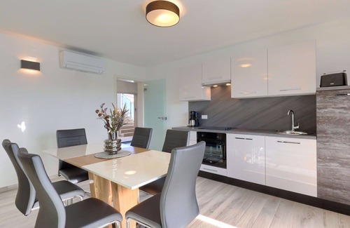 Murine Apartment | Cosy apartment for 6 people with A/C, pool, WIFI, TV and terrace