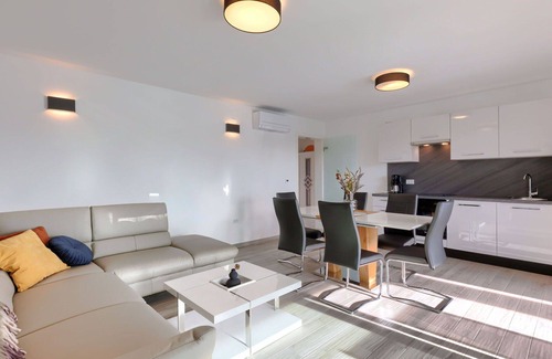 Murine Apartment | Cosy apartment for 6 people with A/C, pool, WIFI, TV and terrace
