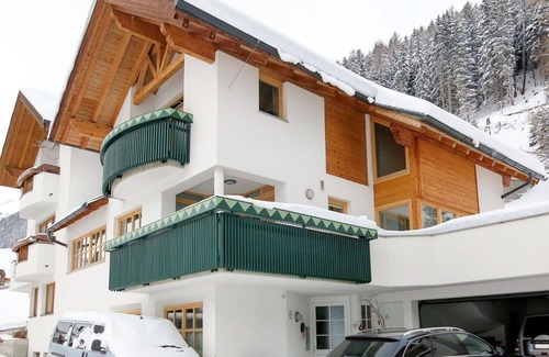 Mathon Apartment | Cosy apartment for 7 guests with WIFI, TV, terrace and parking