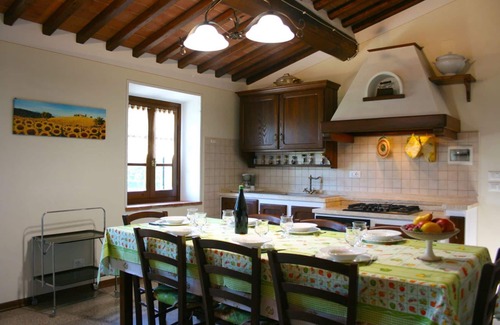 Monte San Savino Apartment | Cosy apartment for 7 people with WIFI and TV, close to Arezzo