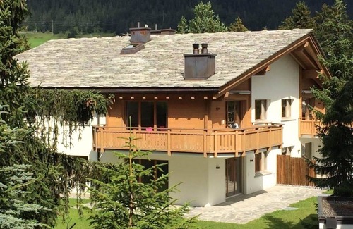Lenzerheide Apartment | Cosy apartment for 8 guests with WIFI, TV and balcony