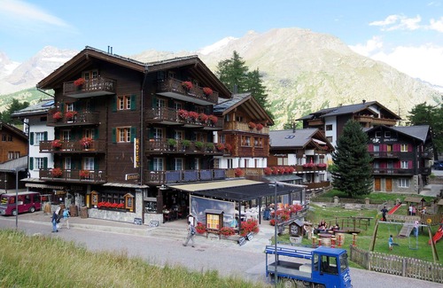 Saas-Fee Apartment | Cosy apartment for 8 guests with WIFI, TV and balcony