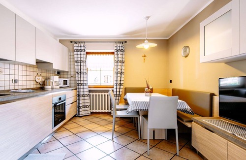 Soraga Apartment | Cosy apartment for 8 guests with WIFI, TV and balcony
