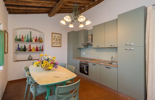Suvereto Apartment | Cosy apartment for 8 guests with WIFI, A/C and TV