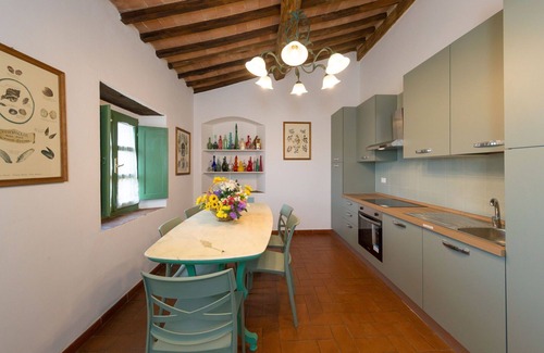 Suvereto Apartment | Cosy apartment for 8 guests with WIFI, A/C and TV