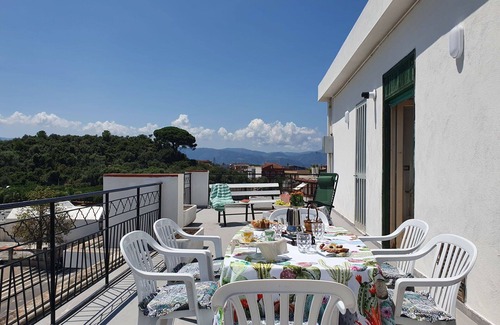 Castroreale Terme Apartment | Cosy apartment for 8 people with A/C, WIFI, TV and terrace