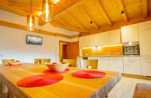 Fuegenberg Apartment | Cosy apartment for 20 guests with WIFI, TV and balcony