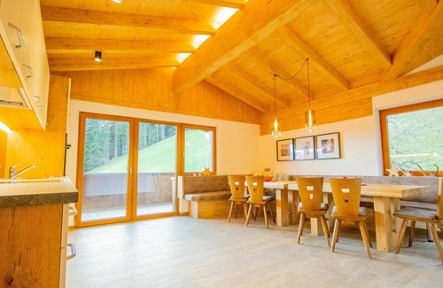 Fuegenberg Apartment | Cosy apartment for 20 guests with WIFI, TV and balcony