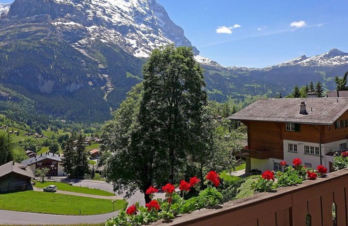 Grindelwald Apartment | Cosy apartment for 5 guests with WIFI, TV, balcony and parking