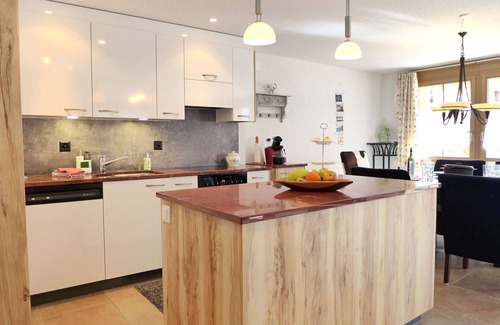 Kandersteg Apartment | Cosy apartment for 4 people with WIFI, TV, terrace and panoramic view