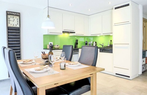Blausee Apartment | Cosy apartment for 3 people with hot tub, WIFI, TV, terrace and panoramic view