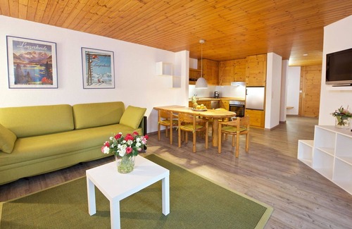 Lenzerheide Apartment | Cosy apartment for 2 people with TV and balcony