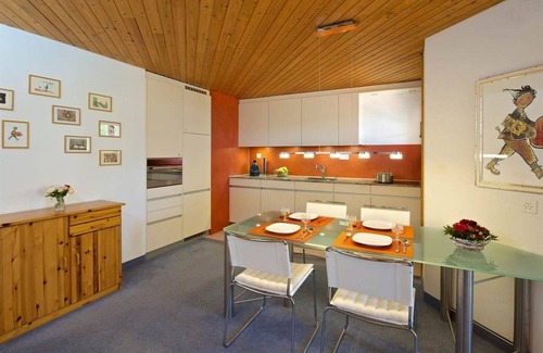 Lenzerheide Apartment | Cosy apartment for 4 guests with TV and balcony