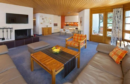 Lenzerheide Apartment | Cosy apartment for 4 guests with TV and balcony