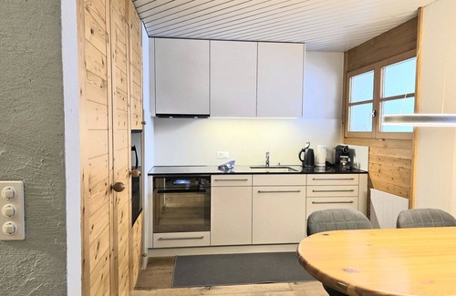 Lenzerheide Apartment | Cosy apartment for 2 guests with WIFI, pool, TV and balcony