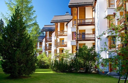 Lenzerheide Apartment | Cosy apartment for 2 guests with WIFI, pool, TV and balcony