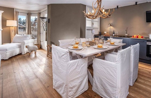 Lenzerheide Apartment | Cosy apartment for 4 guests with pool, TV, balcony and pets allowed