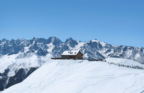 Heremence Apartment | Cosy apartment for 4 people with WIFI, pool, balcony and pets allowed