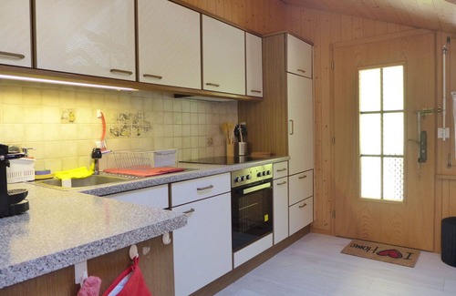Hünibach Apartment | Cosy apartment for 4 guests with WIFI, TV and balcony