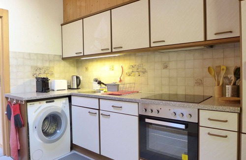 Hünibach Apartment | Cosy apartment for 4 guests with WIFI, TV and balcony
