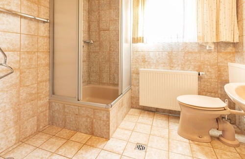 Arrach Apartment | Cosy apartment for 12 guests with WIFI, TV, patio, pets allowed and parking