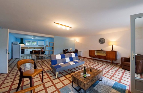 La Palmyre Apartment | Cosy apartment for 10 guests with WIFI, TV, terrace and pets allowed