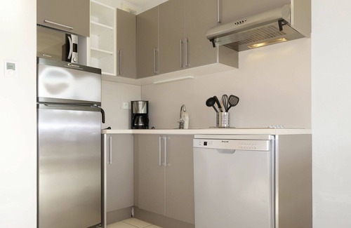 Frehel Apartment | Cosy apartment for 6 people with WIFI, pool, TV, terrace, pets allowed and parking