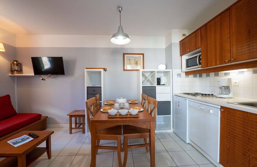 Maubuisson Apartment | Cosy apartment for 4 people with pool, WIFI, TV, balcony and pets allowed