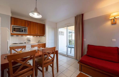 Maubuisson Apartment | Cosy apartment for 4 people with pool, WIFI, TV, balcony and pets allowed