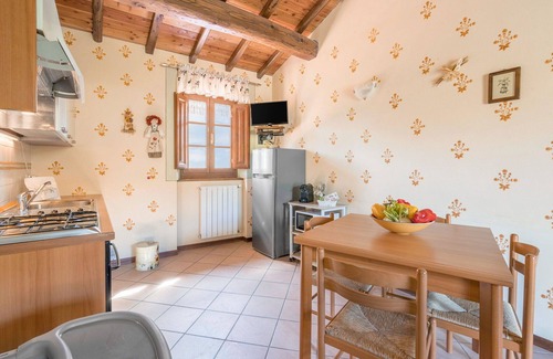 Cutigliano Apartment | Cosy apartment for 4 guests with WIFI, pool, TV and pets allowed